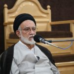 استفاده از زن در مغازه ها به عنوان وسیله فروش و درآمد زایی قابل قبول نیست